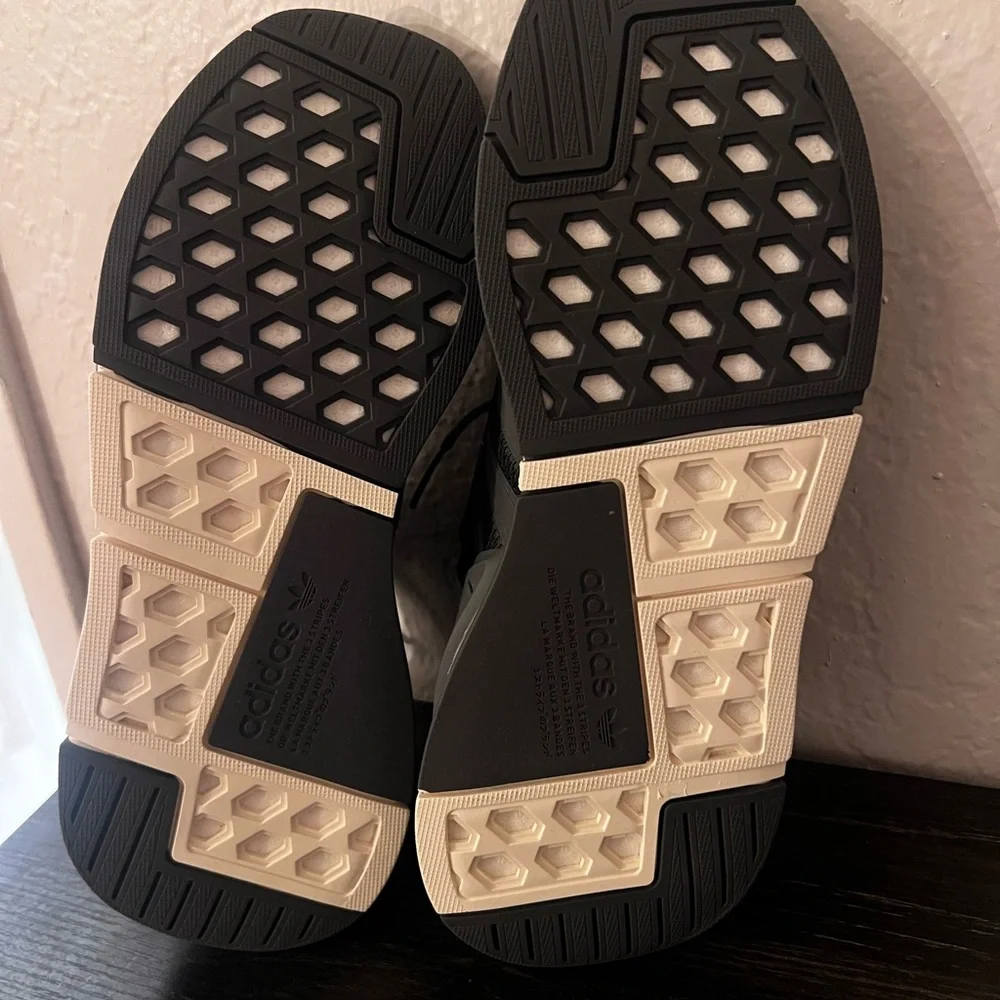 Adidas MND Men's Dark Gray Sneakers size 8 - Picture 5 of 7